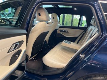 BMW 320 Touring  d xDrive Luxury Line *HUD*PANO*ACC*