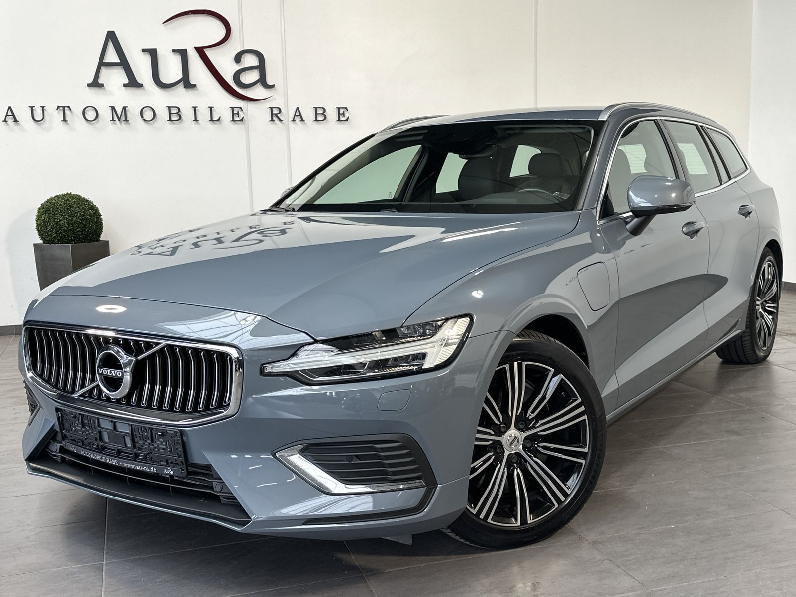 Fahrzeugabbildung Volvo V60 T6 AWD Recharge Inscription NAV+LED+ACC+AHK