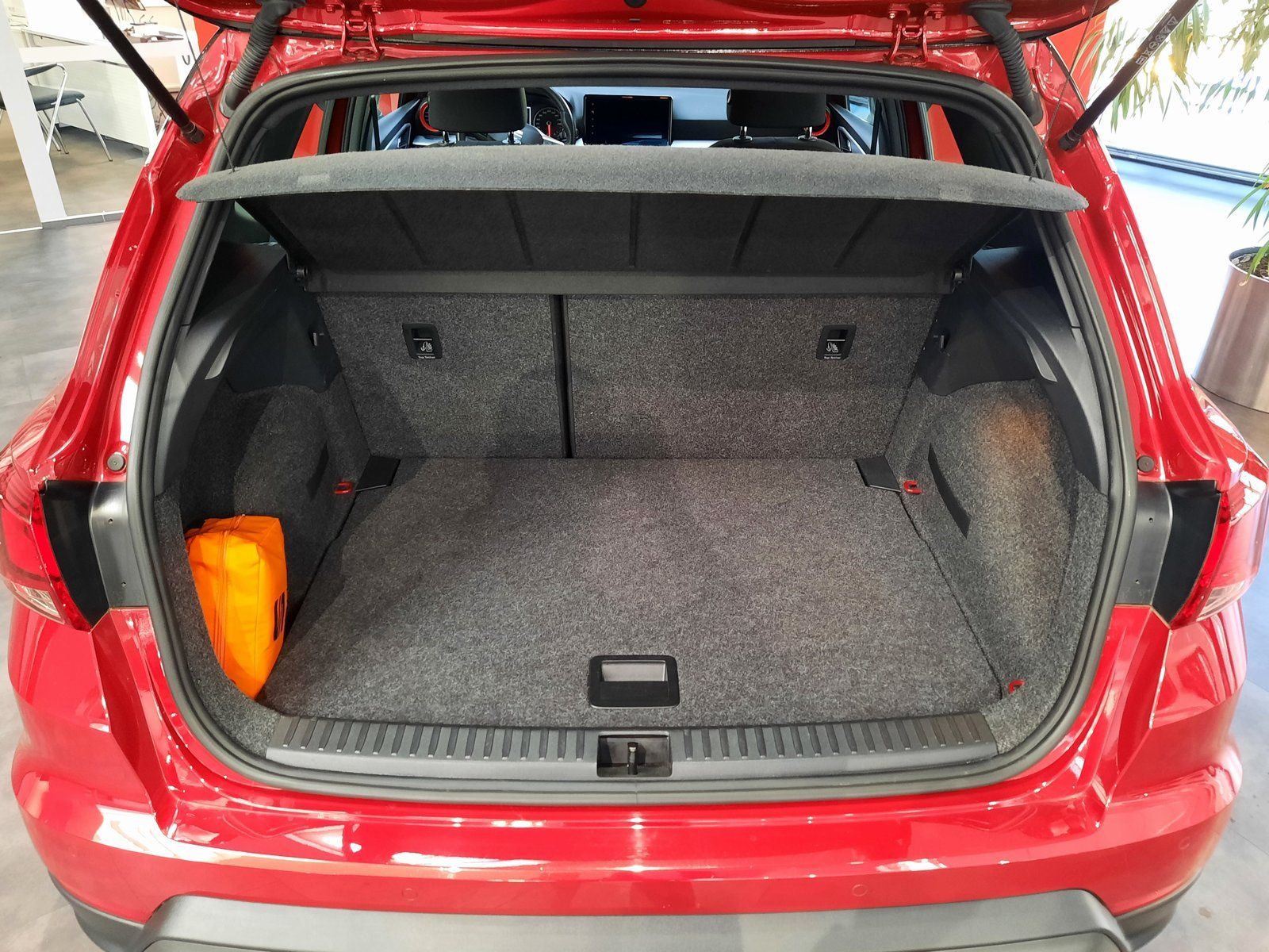 Fahrzeugabbildung SEAT Arona FR TSI *AHK*Navi*LED*PDC*Sitzhzg*Tempomat*