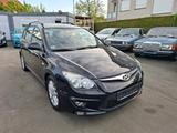 Hyundai i30 CW blue 1.6 CRDi 66 kW Classic - Hyundai i30 aus 2012 mit Diesel-Antrieb: Kombi