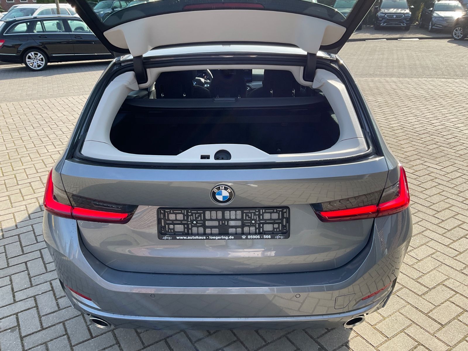Fahrzeugabbildung BMW 320d xDrive,Touring,Carplay,Sitzheizung,Isofix,