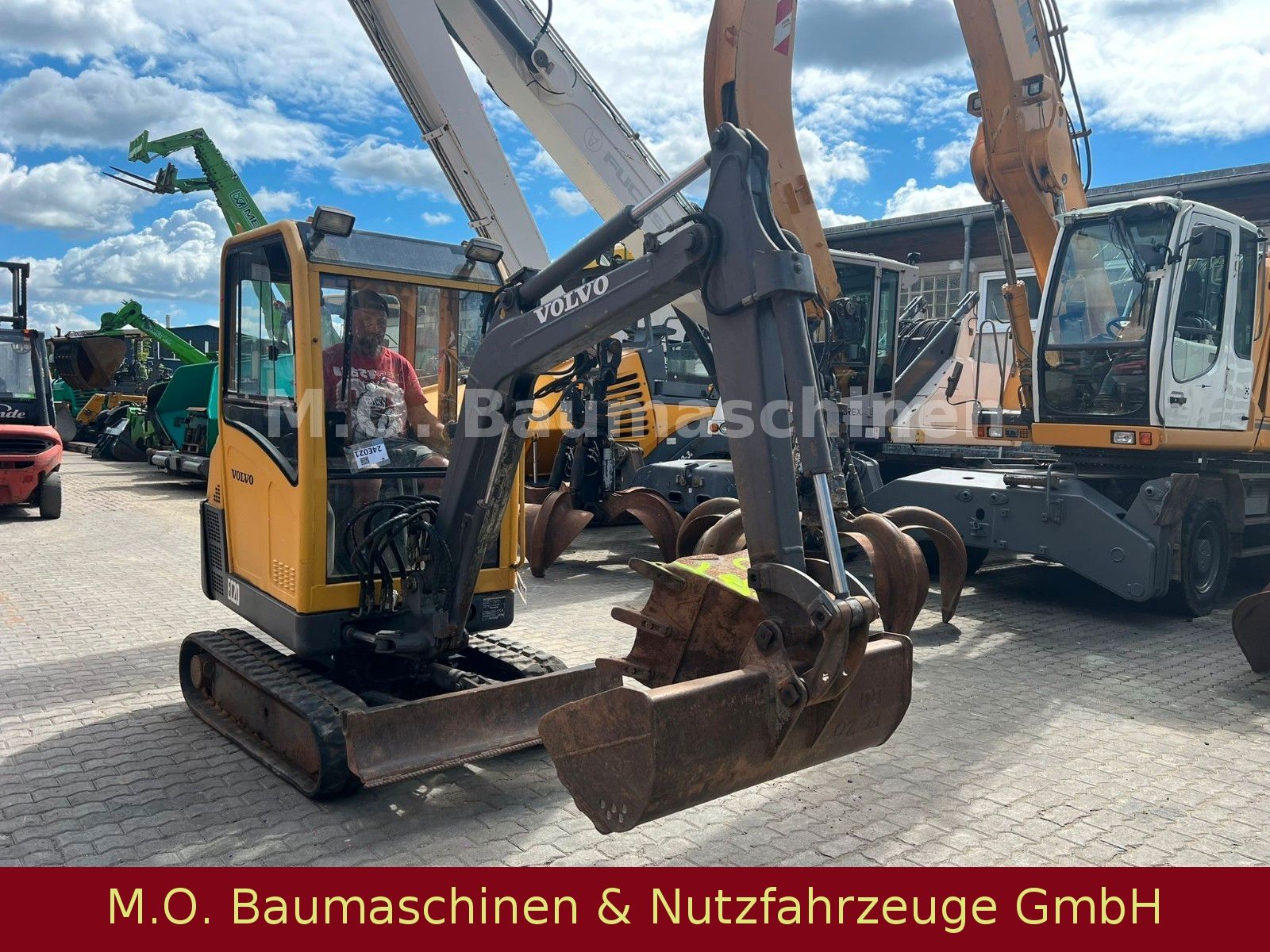 Fahrzeugabbildung Volvo EC 20 / Hammerline / 2 x Schaufel /