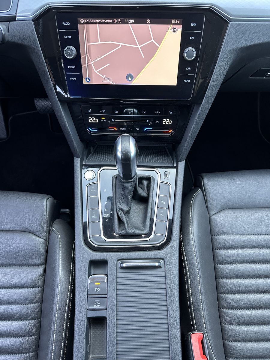 Fahrzeugabbildung Volkswagen Passat Variant 1.4 TSI DSG GTE NAV+LED+ACC+KAM