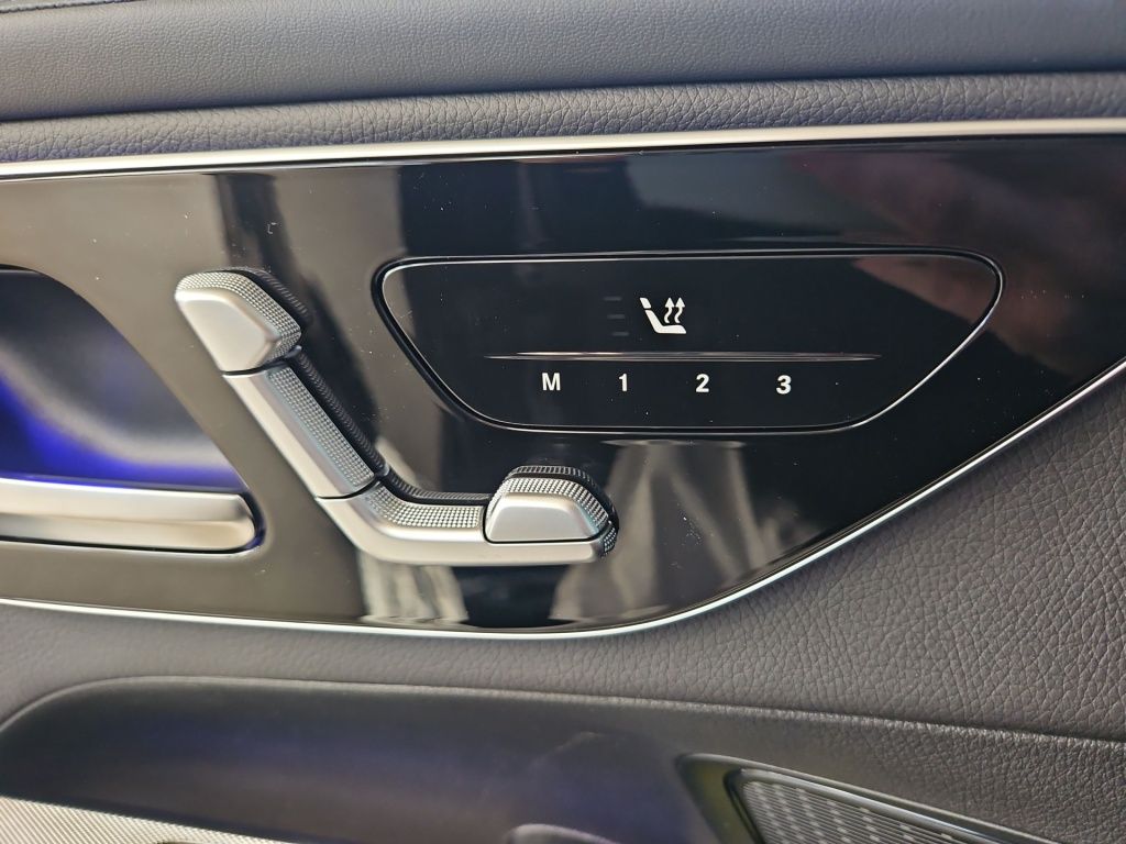 Fahrzeugabbildung Mercedes-Benz GLC 300 de 4MATIC +AMG+NIGHT+AHK+MEMORY+PANO+