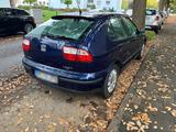 Seat Leon dunkelblau - gebrauchte Seat Leon aus dem Jahr 2002