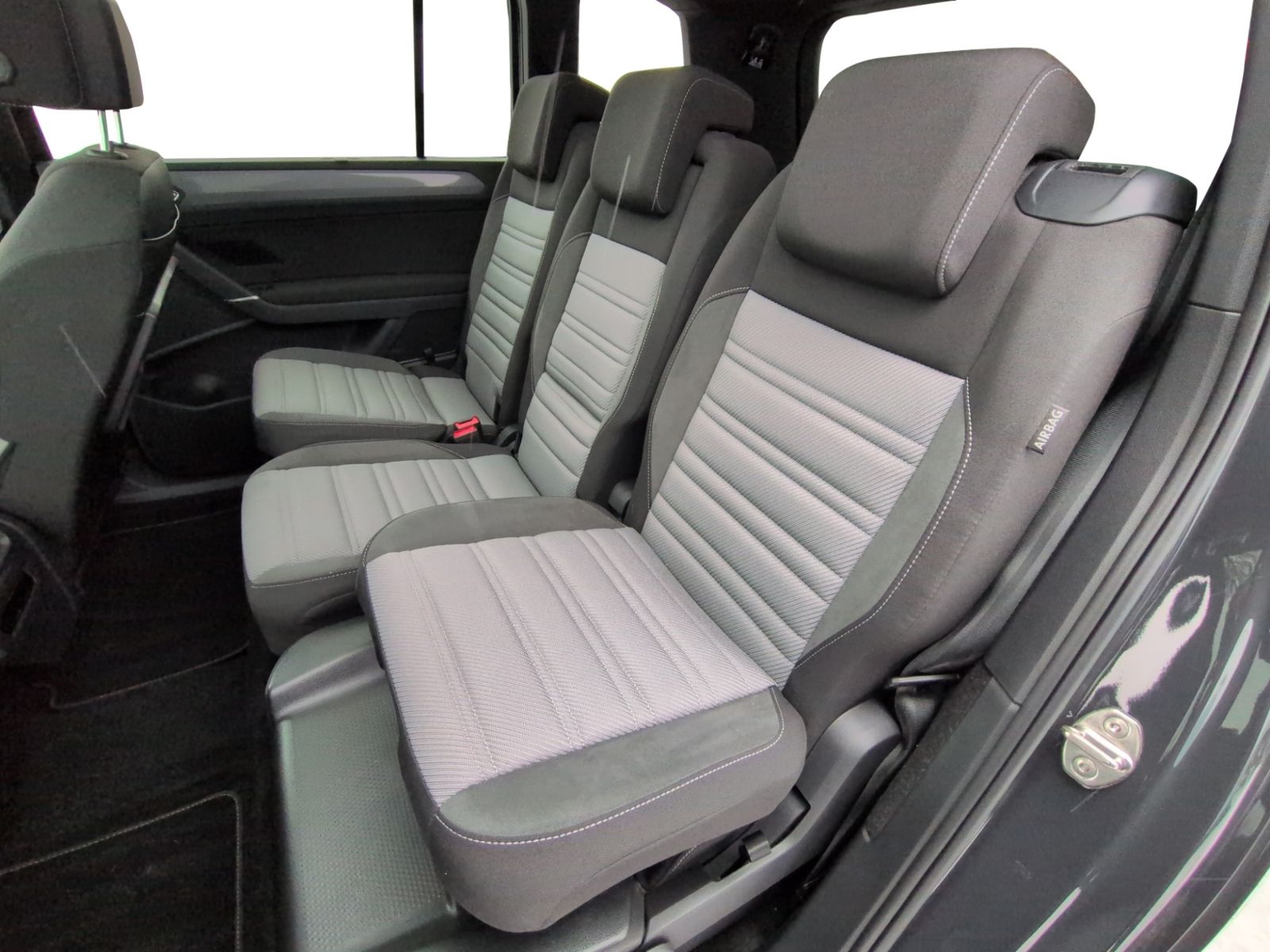 Touran 2.0 TDI DSG R Line 7Sitze+AHK+PANO+MATRIX