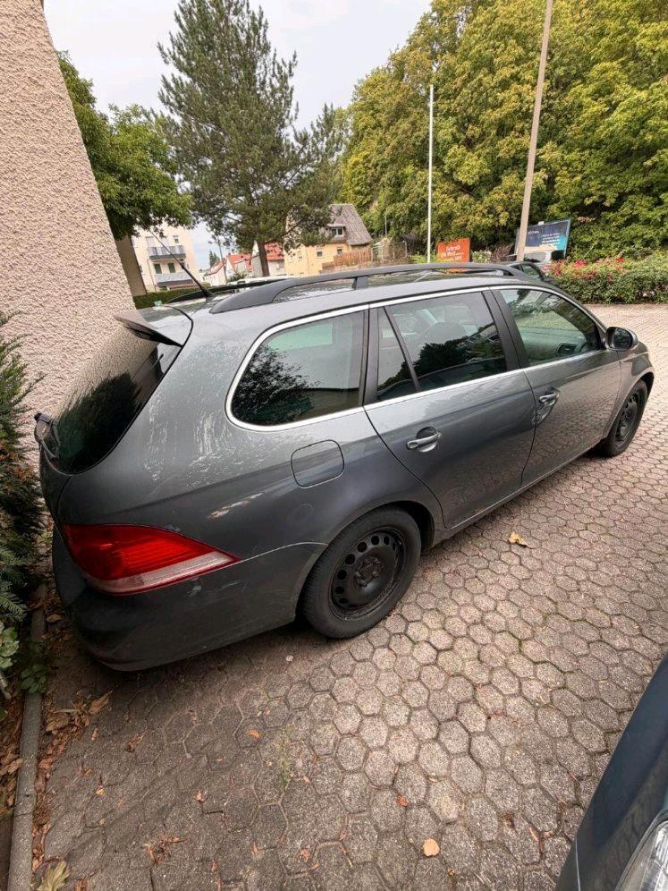 Volkswagen Golf 2009 — rear view