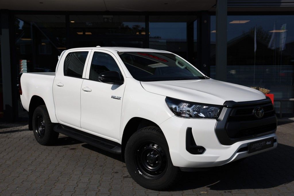 Toyota Hilux 2.4 D-4D DOUBLE CABIN COMFORT A/T 4WD 5...