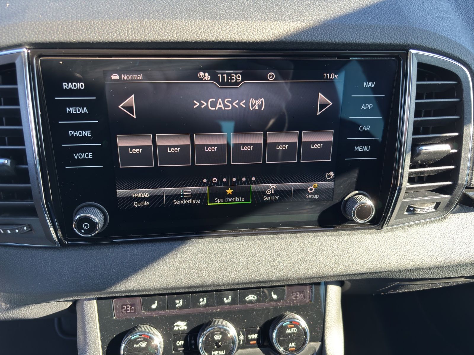 Fahrzeugabbildung SKODA Karoq Balance 1.5 TSI DSG AHZ LED RFK SH ACC Cli