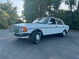 Mercedes-Benz Mercedes Benz 240d W123 - Mercedes-Benz 240 in Frankfurt (Main)