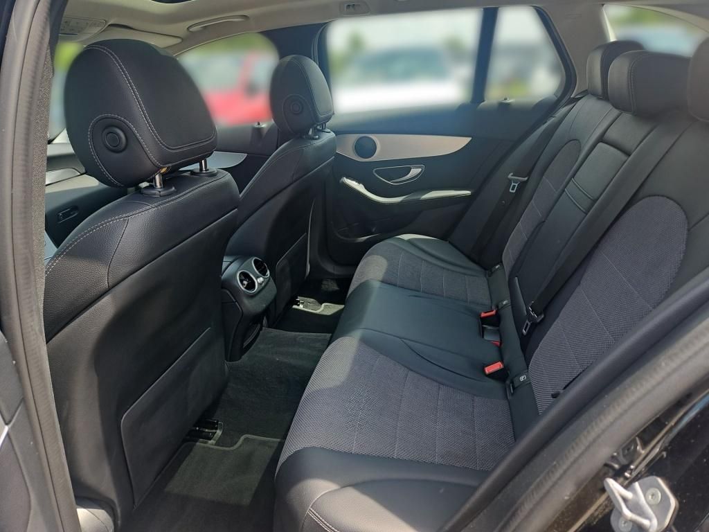 Fahrzeugabbildung Mercedes-Benz C 300 T Avantg. AHK Totwi. Pano Navi LED SHZ KAM
