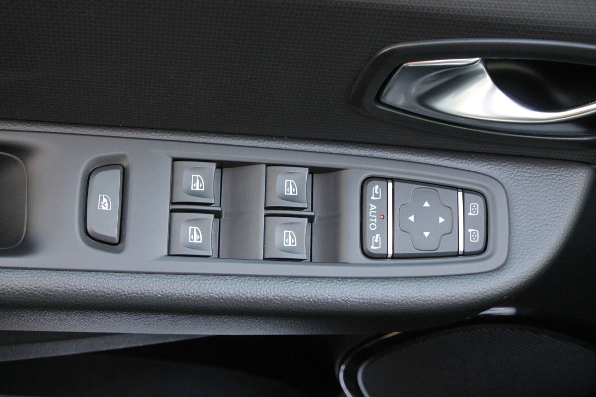 Fahrzeugabbildung Renault Clio IV LIMITED ENERGY TCe 9