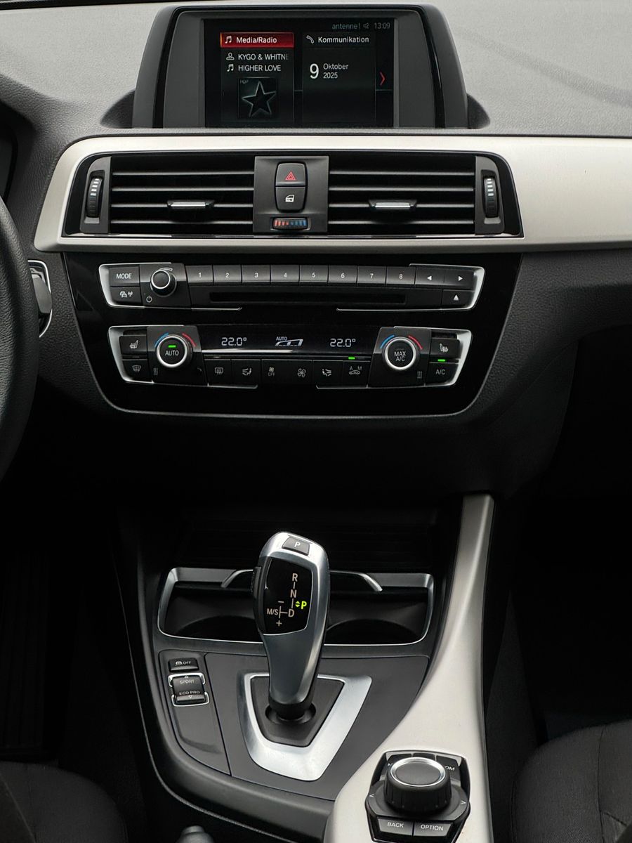 Fahrzeugabbildung BMW 118i Advantage Tempomat BLT PDC LED SHZ AHK