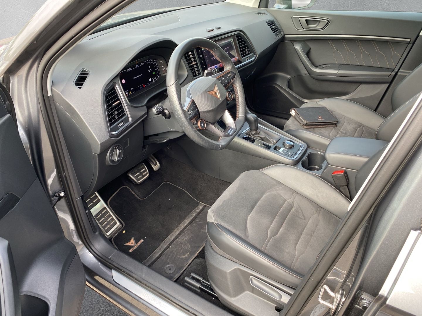 Fahrzeugabbildung CUPRA Ateca Basis AHK-klappbar Navi Digitales Cockpit