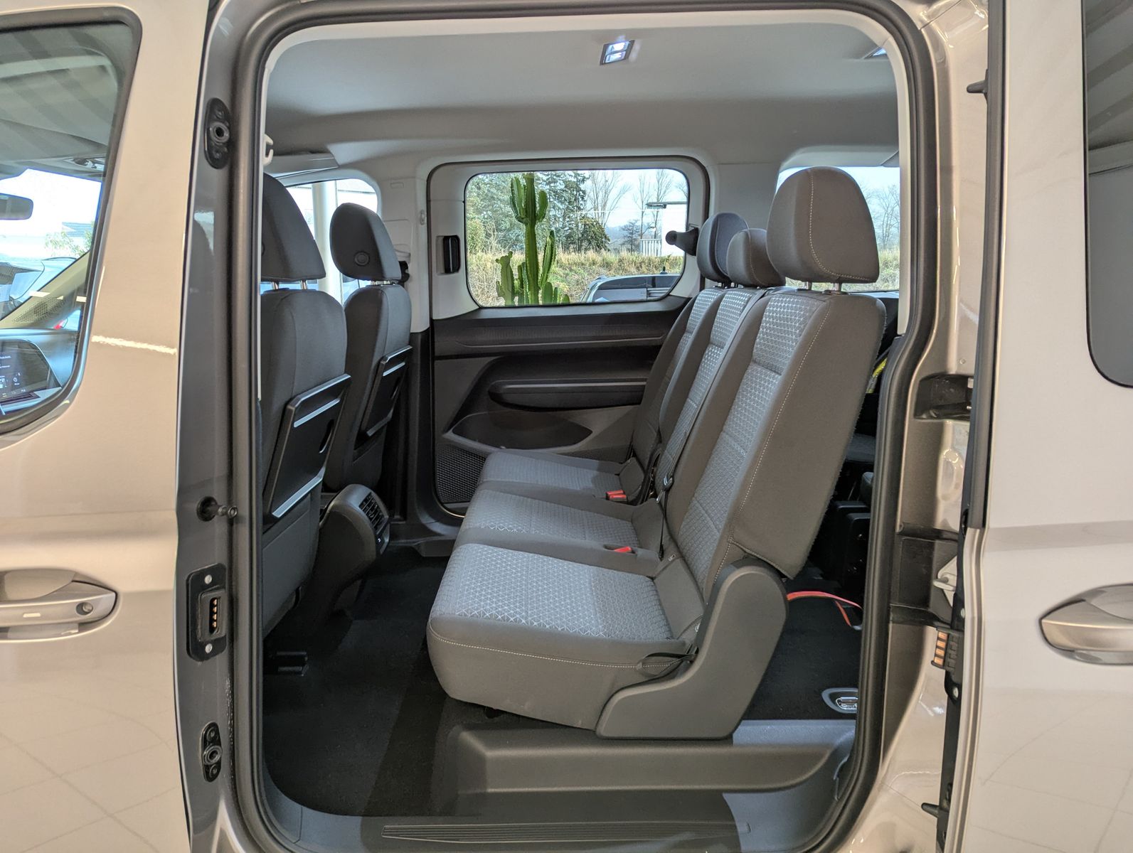 FORD Tourneo Connect L2 Titanium 7-Sitze Bi-LED Cam A - Image 13