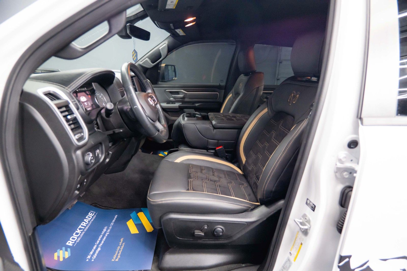 Fahrzeugabbildung Dodge RAM 5.7 V8 HEMI 4x4 OFFROAD Night-Paket Limited