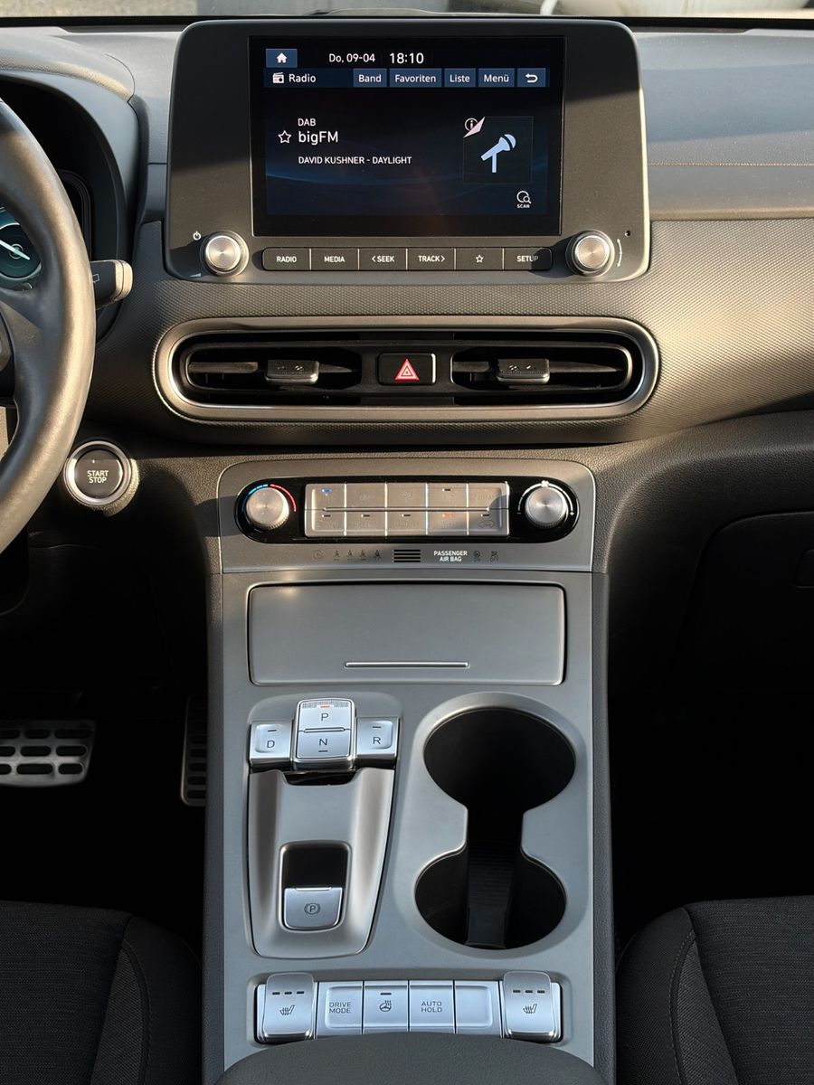 Fahrzeugabbildung Hyundai KONA E Select SHZ LHZ ACC LKA LFA Navi CarPlay