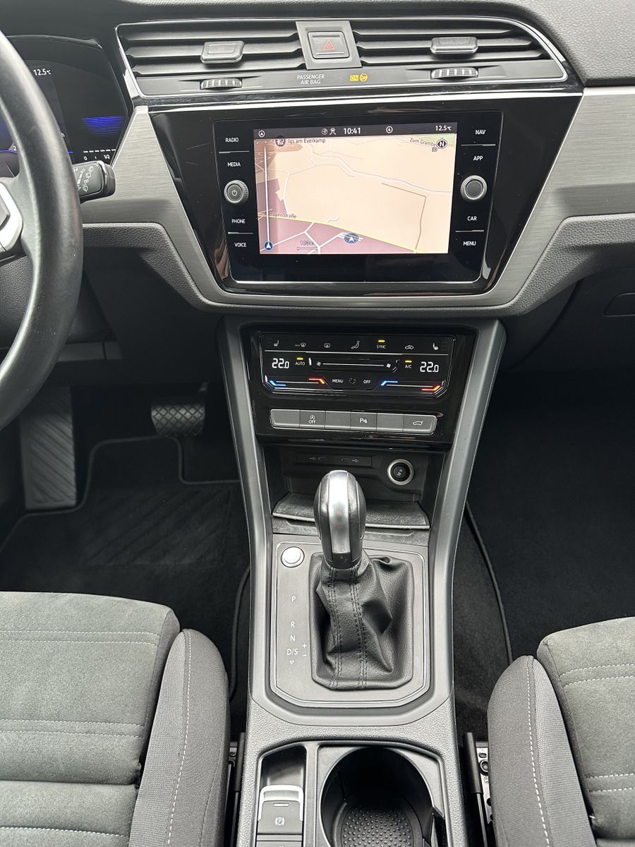 Fahrzeugabbildung Volkswagen Touran 2.0 TDI DSG CL NAV+ACC+DIGDISPLAY+KAM+1HD