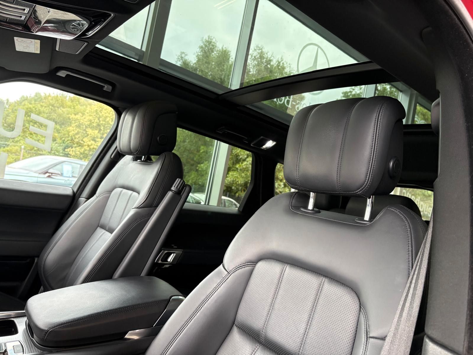 Fahrzeugabbildung Land Rover Range Rover Sport P400e HSE Dynamic, 21 zoll
