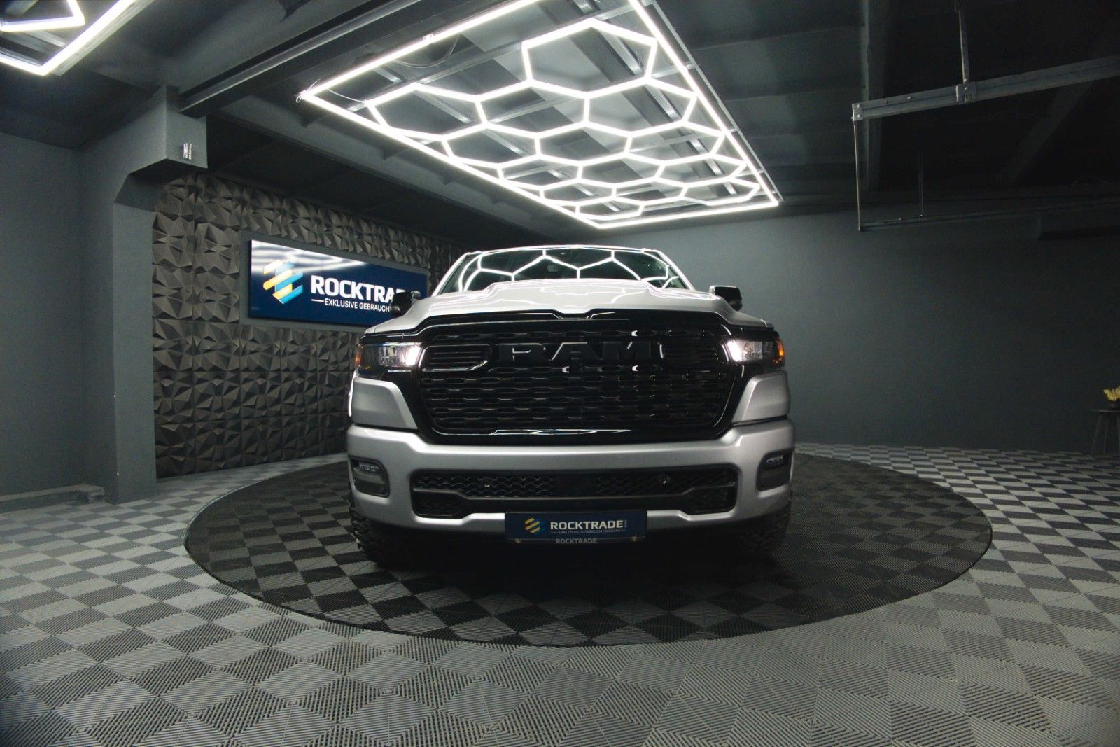 Fahrzeugabbildung Dodge RAM 3.0 MY 25 TWIN TURBO Offroad Night ACC 19%