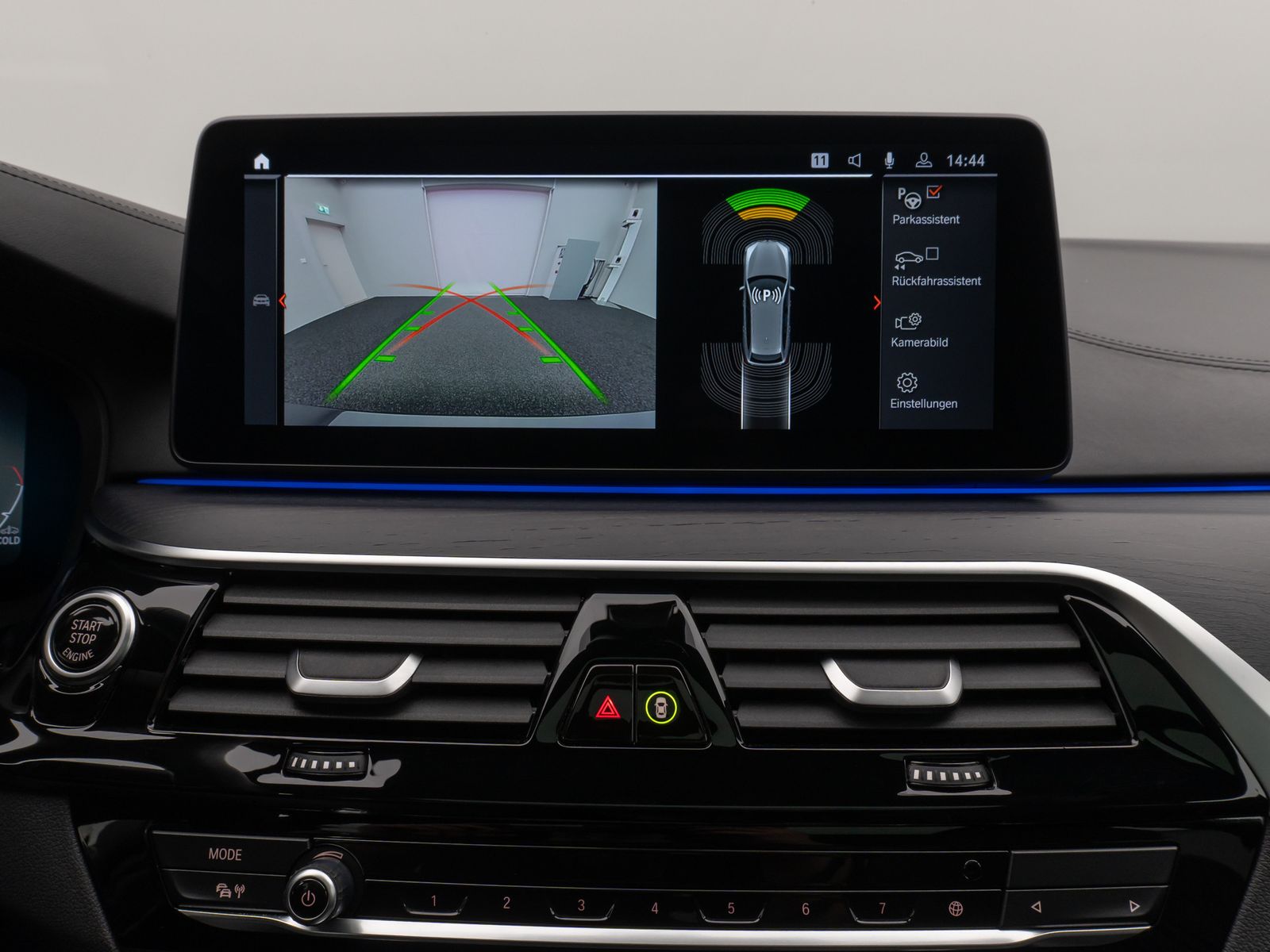 Fahrzeugabbildung BMW 540d xD LuxuryLine Panorama Laser Kamera HUD H/K