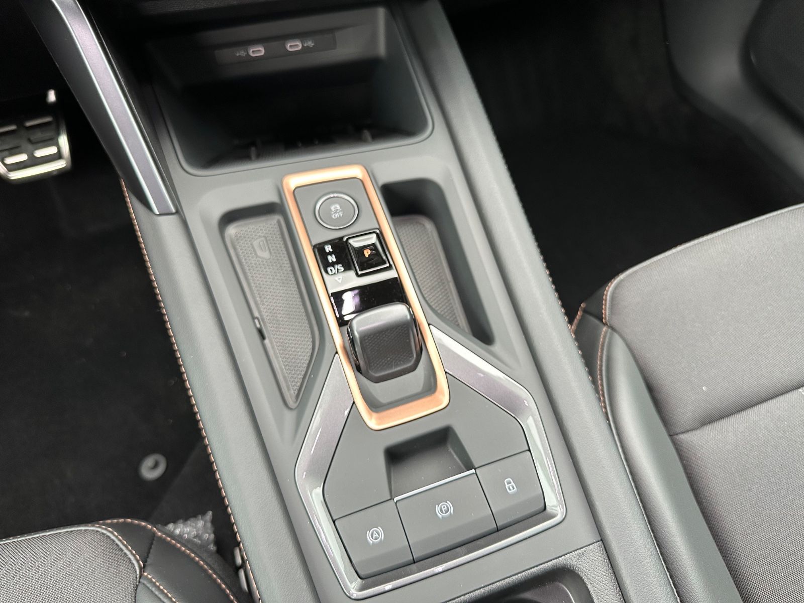Fahrzeugabbildung CUPRA Formentor 1.5 eTSI DSG ACC/AHK/LED/SHZG/CarPlay
