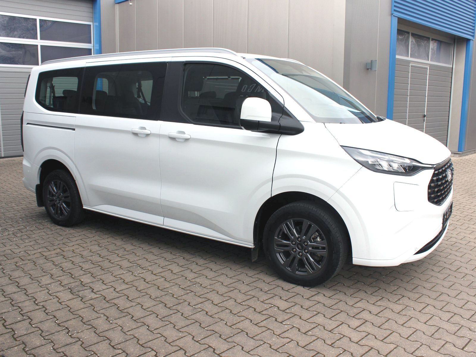 Fahrzeugabbildung Ford Tourneo Custom Plug-in Hybrid 340 L1 Titanium