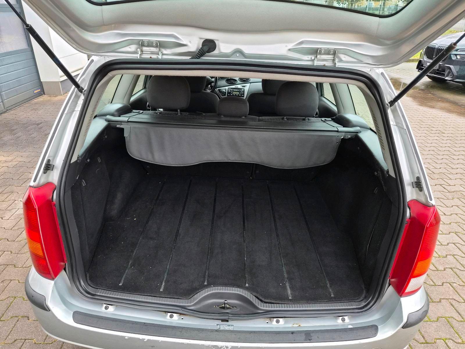 Ford Focus 2004 — photo 13