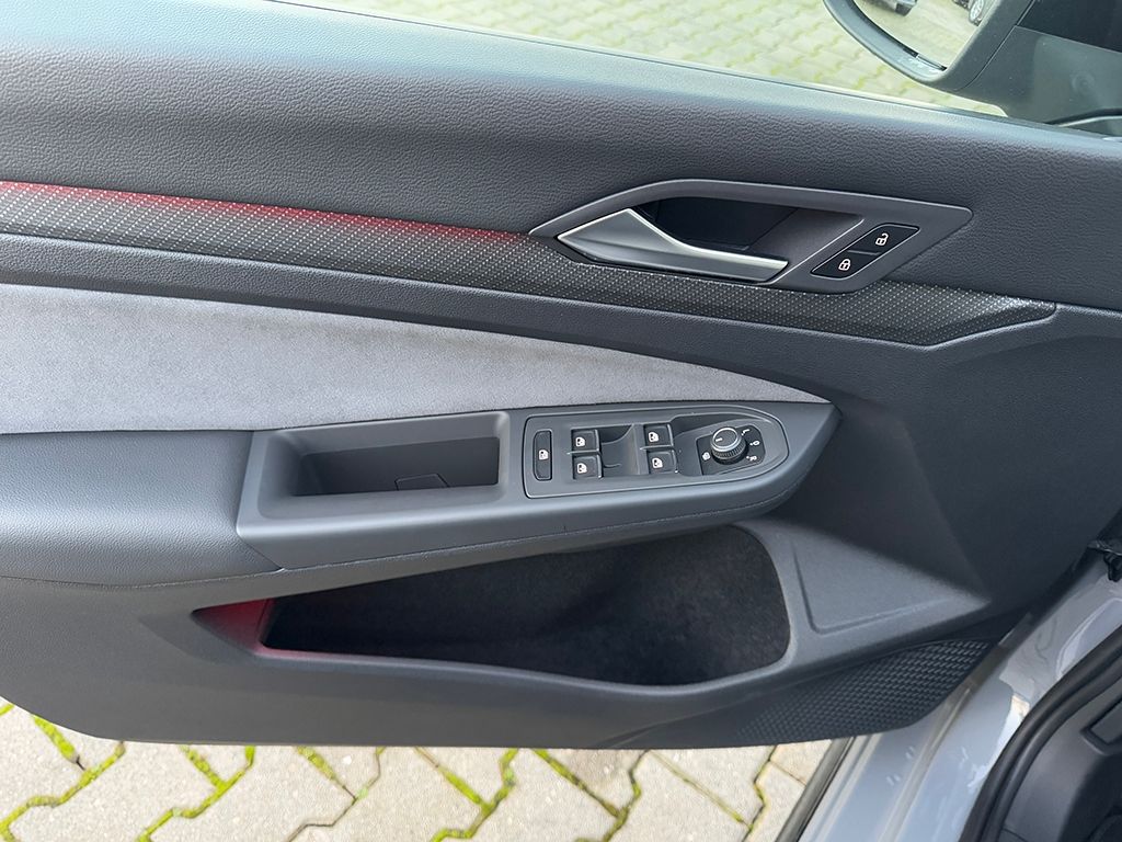 Golf VIII 1.5 eTSI DSG R-LINE *BLACK*H&K*LED+*