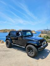 Jeep Wrangler JK Unlimited 3.8 Sahara - Jeep Wrangler mit Benzin-Antrieb: Geländewagen, 3.8