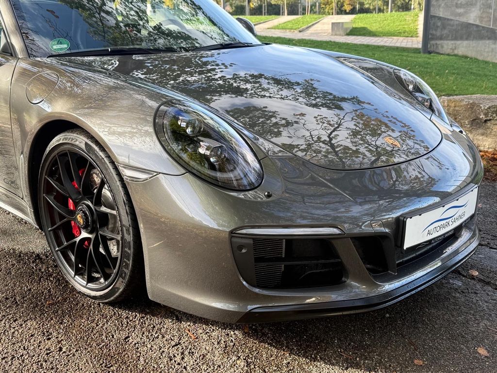 PORSCHE 911 2018