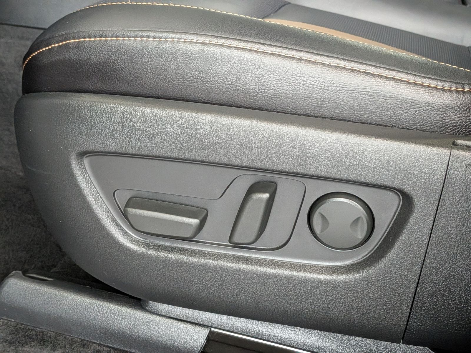 Vehicle image Mazda CX-80 3.3L E-SKYACTIV D 254 HOMURA+ 7-seat Pano