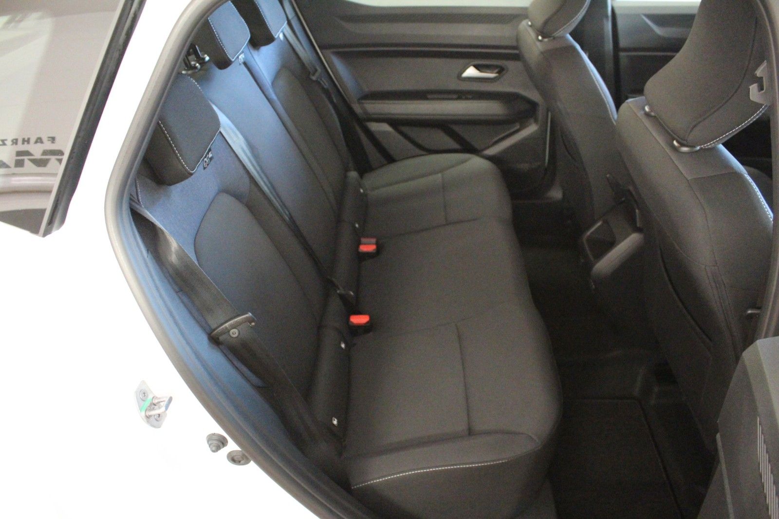 Fahrzeugabbildung Dacia Duster Hybrid 155 Expression *Winterpaket* MY26