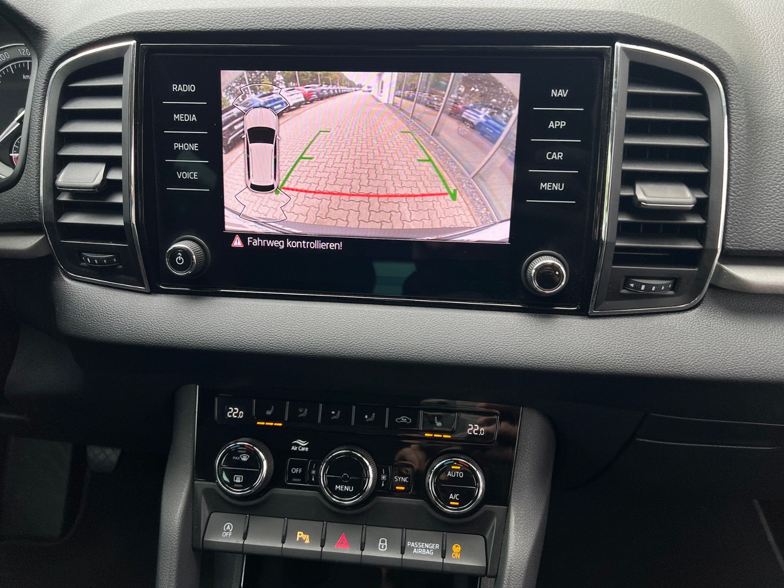 Fahrzeugabbildung SKODA Karoq Ambition 1.5 TSI *AHK, SmartLink, Kamera,