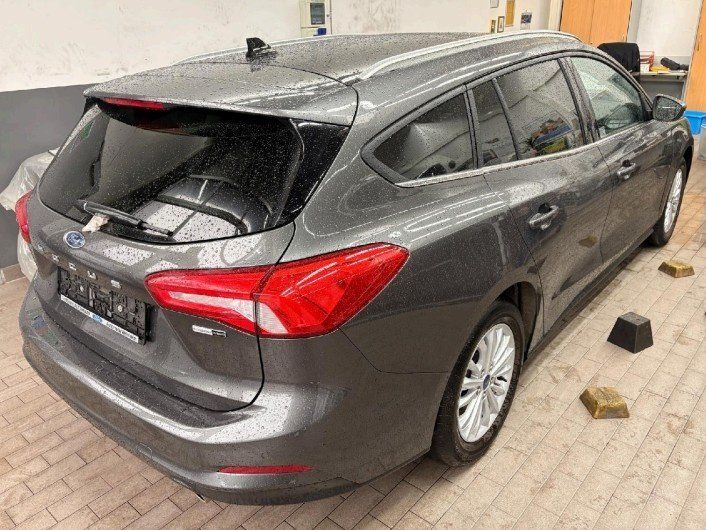 Fahrzeugabbildung Ford Focus 1.0 Titanium X LED/GRA/KAMERA/PANO/SHZ/