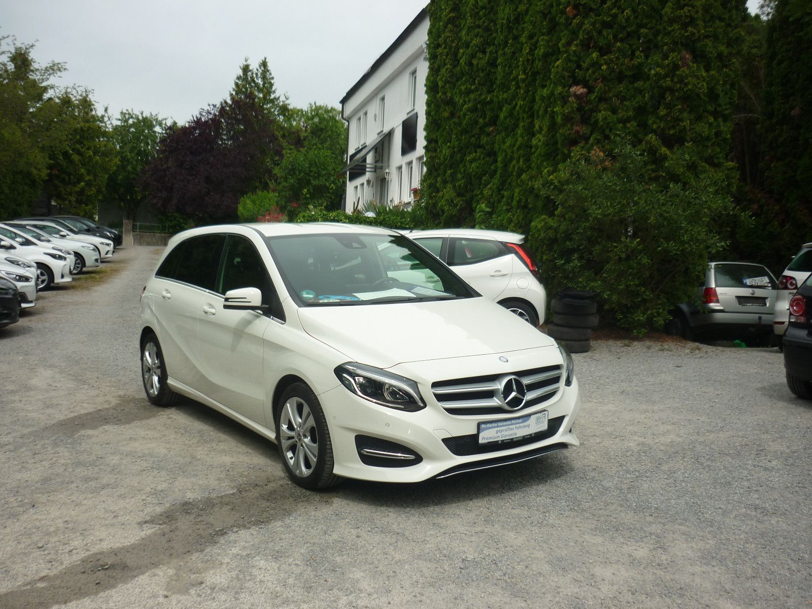 MERCEDES-BENZ B 180* LED* Teilleder* Navi*TOP*