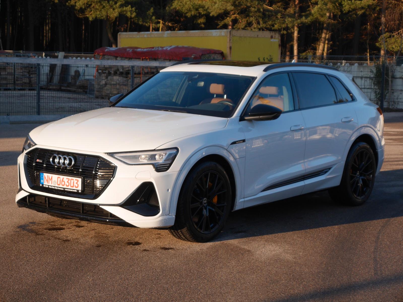 Audi e-tron 55 quattro LED/PANO/LEDER/B&O/S-Line