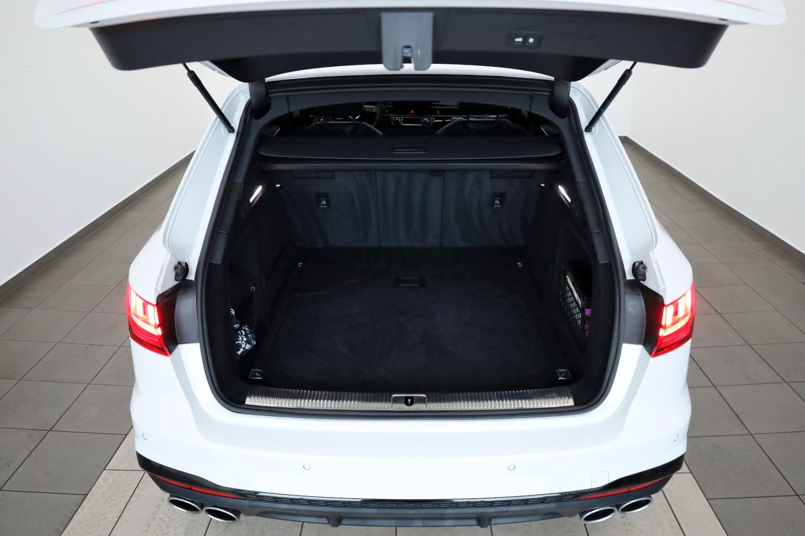 Fahrzeugabbildung Audi S4 Avant 3.0 TDI quattro TLeder,Navi,LED,PanDach