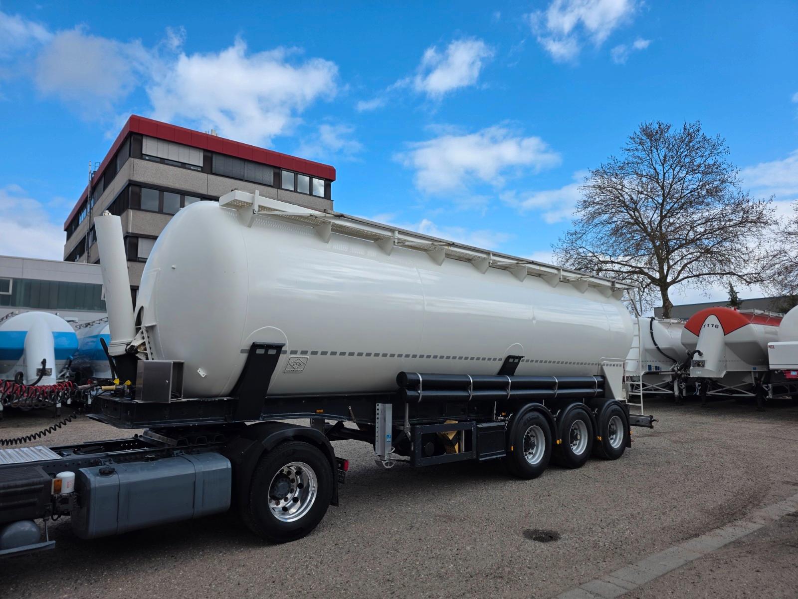 Feldbinder 42m³ Kippsilo / 24V Hydraulik / German!