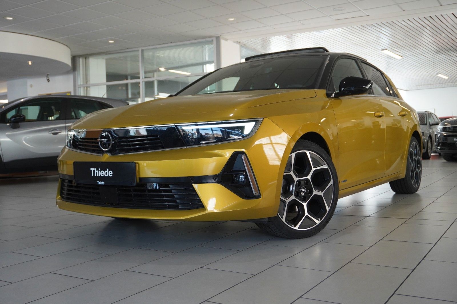 Fahrzeugabbildung Opel Astra L Lim. 1.2T ULTIMATE NAVI/LED/360°/PANO/SH