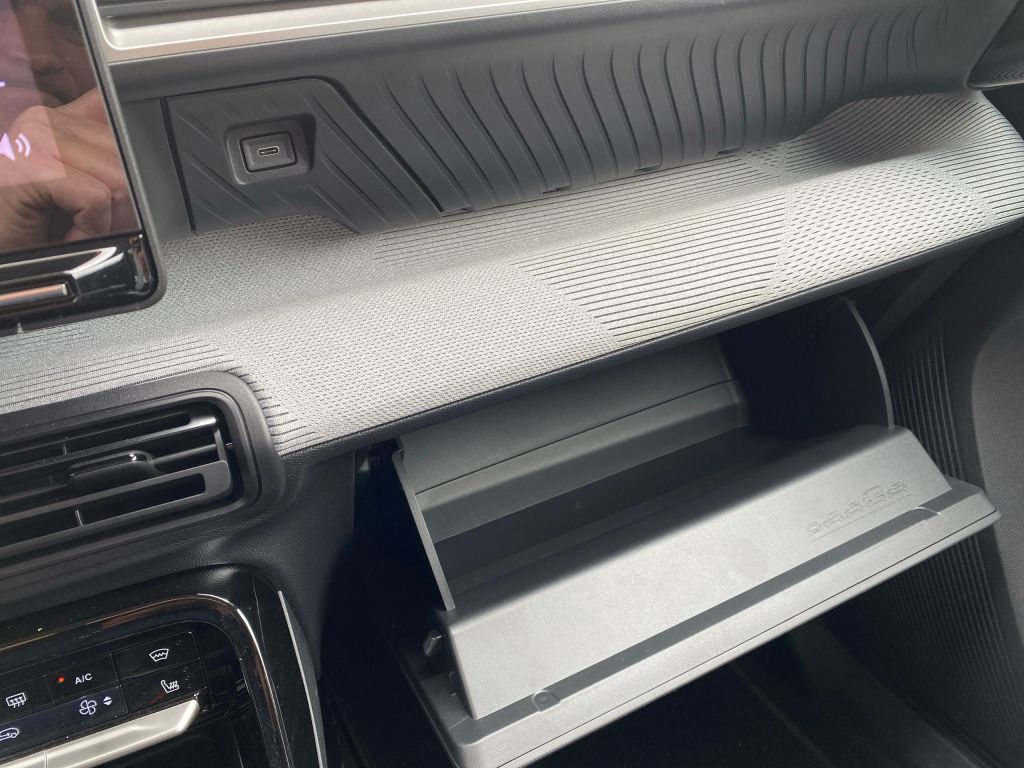 Fahrzeugabbildung Citroën e-C3 MAX *Winter-Paket*LED*11 kW Lader*Navi*Cam*