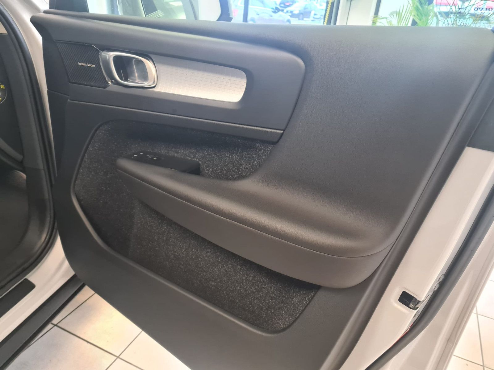 Fahrzeugabbildung Volvo XC40 Momentum AWD/LED/KLIMA/GARANTIE