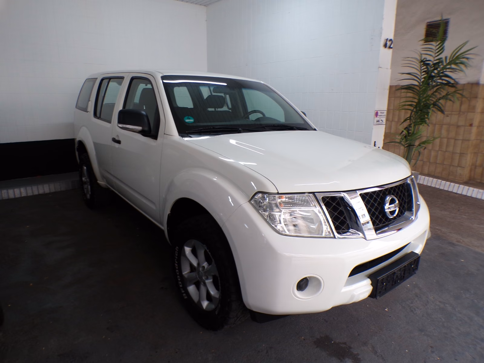 Nissan Pathfinder LE 2.5 dCi 190 ch BVM 4x4 / 7 places / 152 000 km / Toit ouvrant / Cuir / Attelage 3t