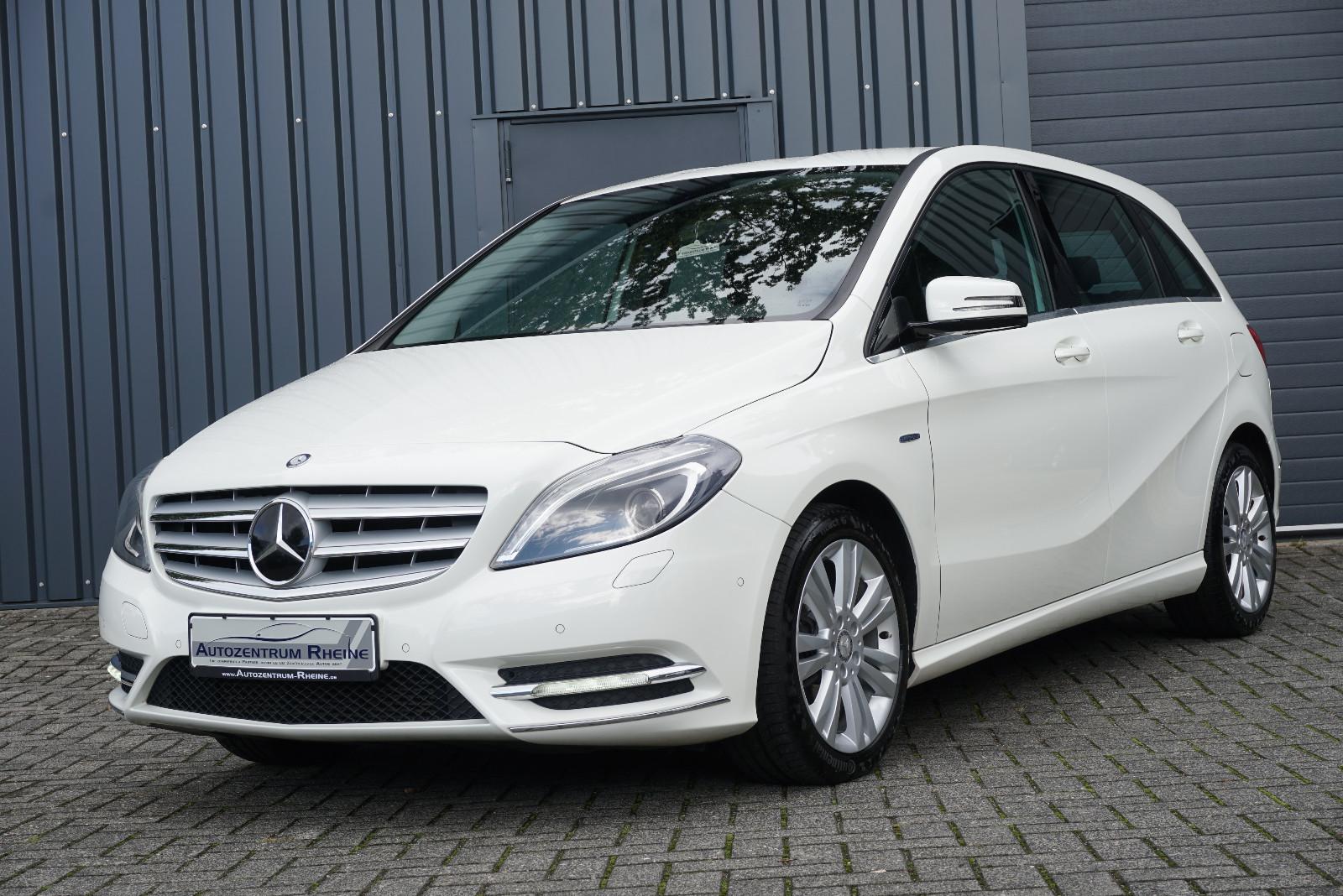 Mercedes-Benz B 180 Bi-Xenon RFK SHZ NAV Leder AHK Memory