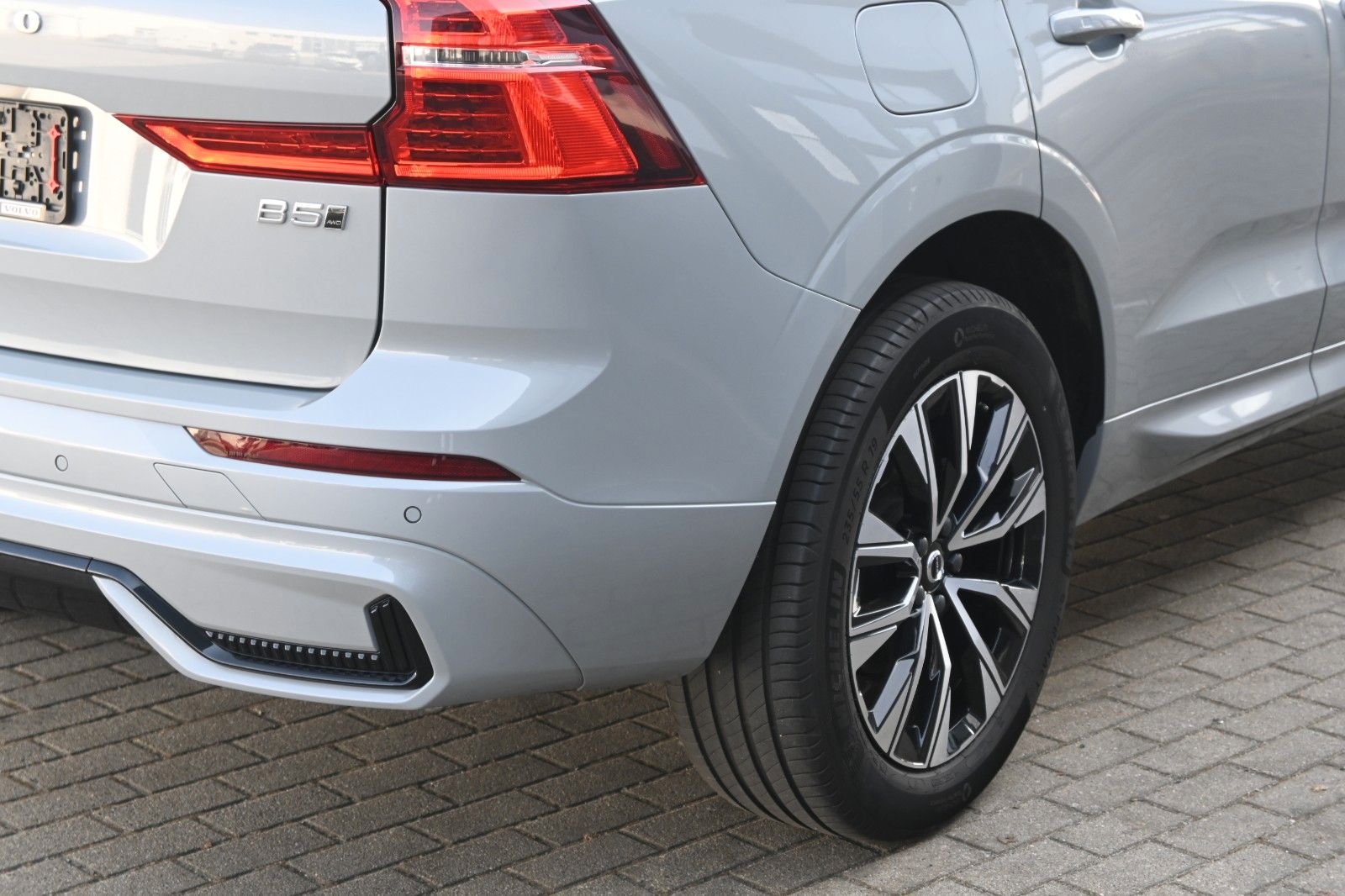 Fahrzeugabbildung Volvo XC60 B5 AWD Plus Dark*LED*H&K*CAM*BLIS*Google