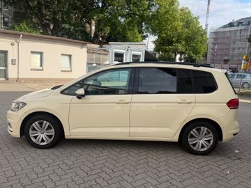 Volkswagen Touran - 12