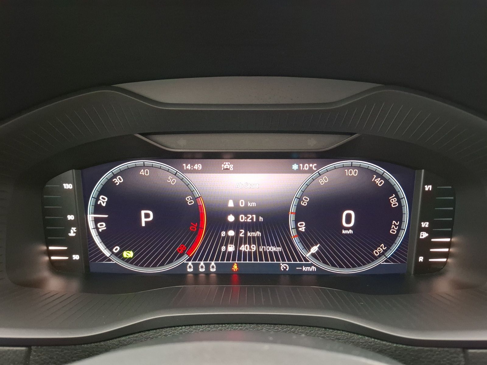 Fahrzeugabbildung SKODA Karoq TSI Ambition DSG LED AID GRA PDC SH