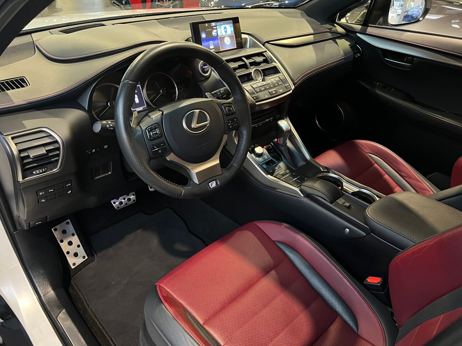 Fahrzeugabbildung Lexus NX 300h E-FOUR F Sport ACC HUD LEDER