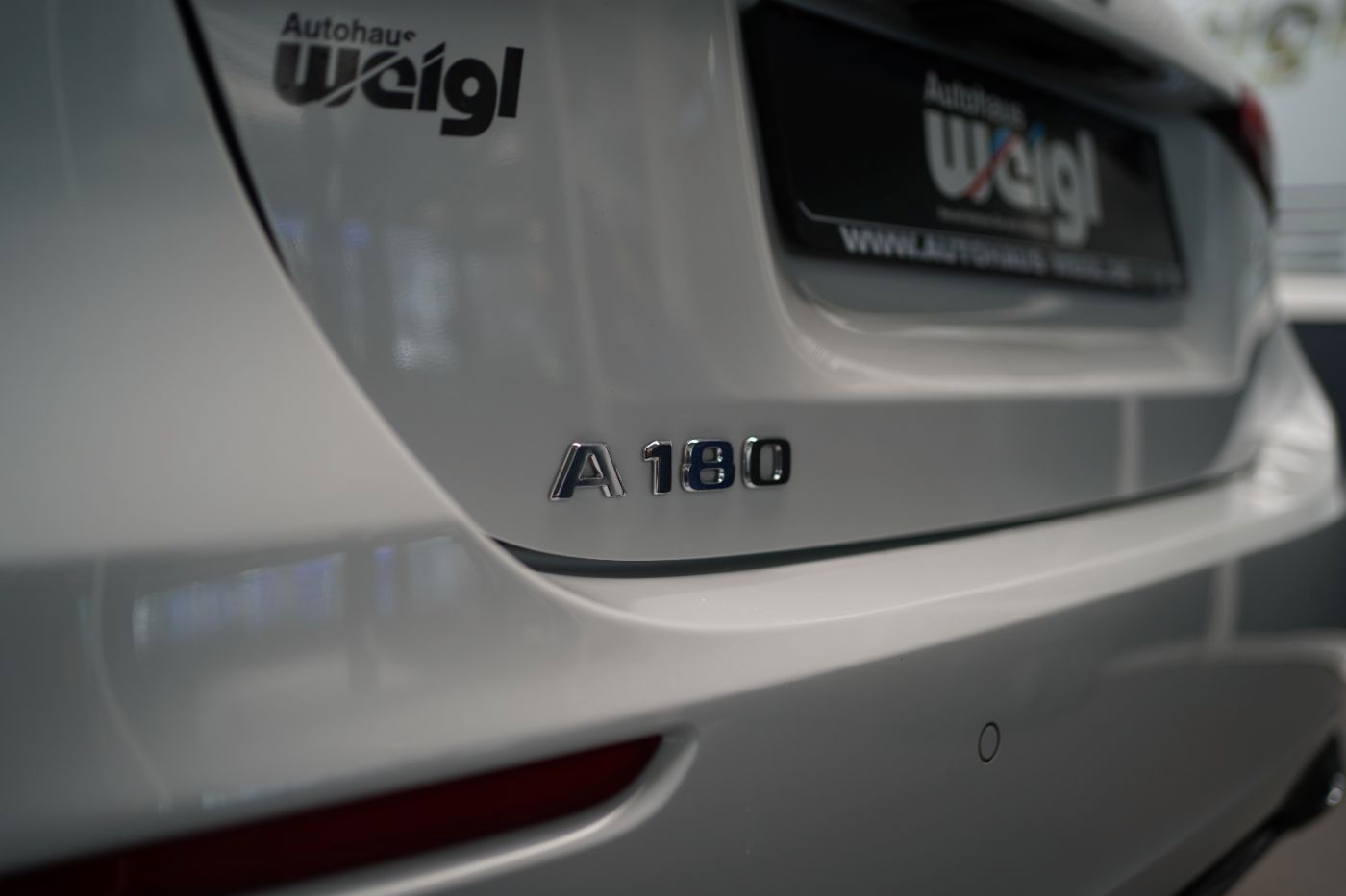 Fahrzeugabbildung Mercedes-Benz A 180 Automat Spurhalte-&Parkassist+Navi+AHK+LED