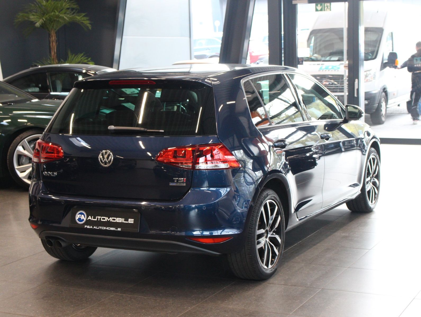 Fahrzeugabbildung Volkswagen Golf 1.4 TSI BMT Highline*Navi*Bi-Xenon*PDC